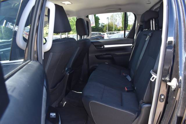 2022 Toyota Hilux 2.8 D-4D Invincible Auto 4WD Euro 6 (s/s) 4dr