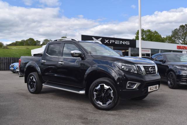Nissan Navara 2.3 dCi Tekna Auto 4WD Euro 6 4dr Pickup Diesel Black