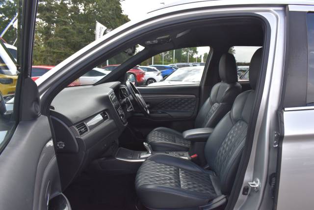 2018 Mitsubishi Outlander 2.4h TwinMotor 13.8kWh 5h CVT 4WD Euro 6 (s/s) 5dr