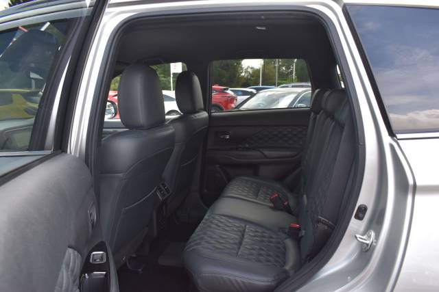2018 Mitsubishi Outlander 2.4h TwinMotor 13.8kWh 5h CVT 4WD Euro 6 (s/s) 5dr