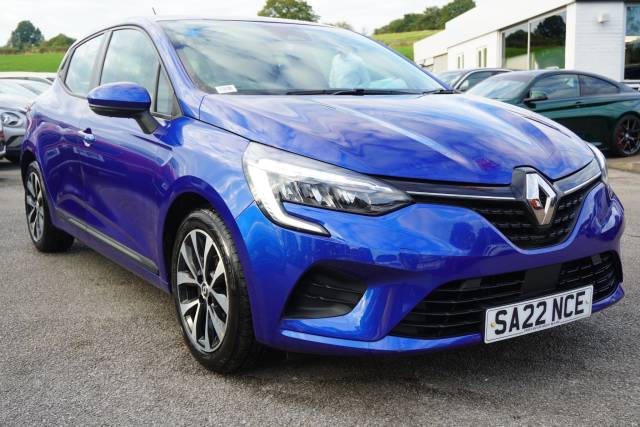 2022 Renault Clio 1.6 E-TECH Iconic Edition Auto Euro 6 (s/s) 5dr